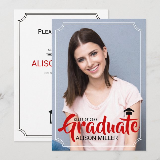 Klass av 2025 student rött typografi inbjudningar (Fram/baksida)