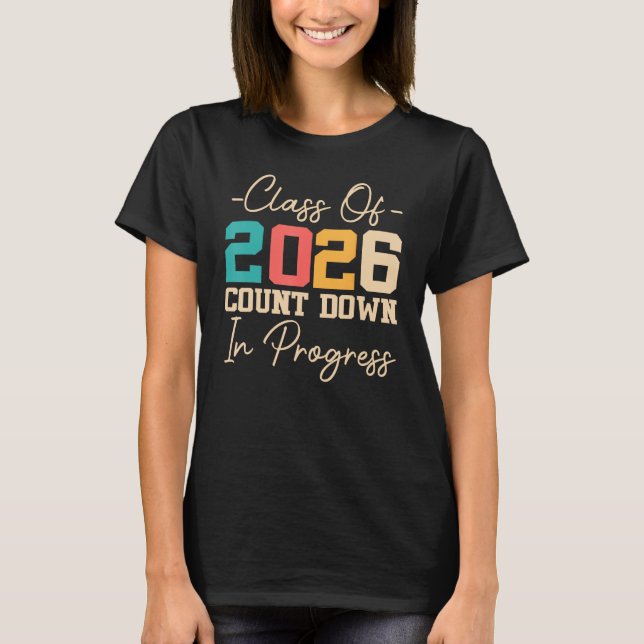 Klass av 2026-tal nedåt under Graduati 2026 T Shirt (Framsida)