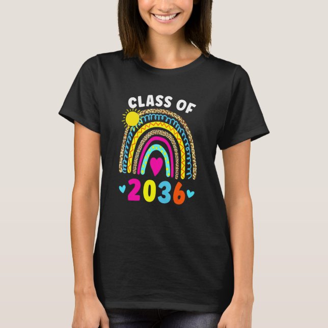 Klass av 2036 Studenten före K Student Regnbåge T Shirt (Framsida)