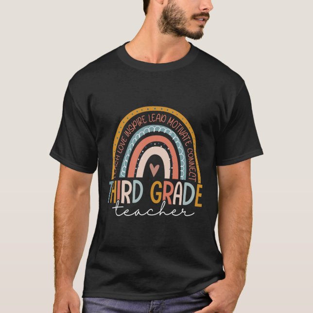 Klass Lärare Teach Kärlek Inspire Boho Rainbow T Shirt (Framsida)