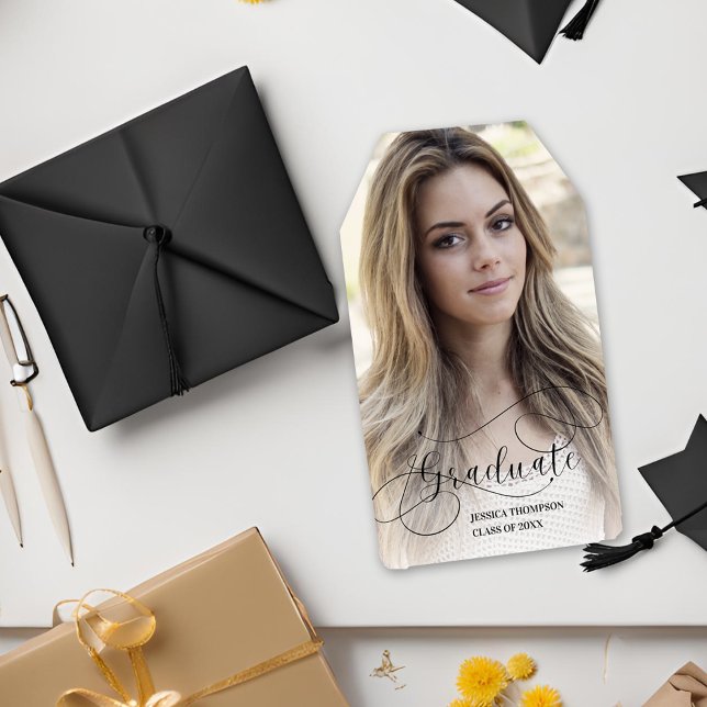 Klass på 2025 Elegant-skript Grad Photo Studenten Presentetikett (Class of 2025 Elegant Script Grad Photo Graduation Gift Tags)