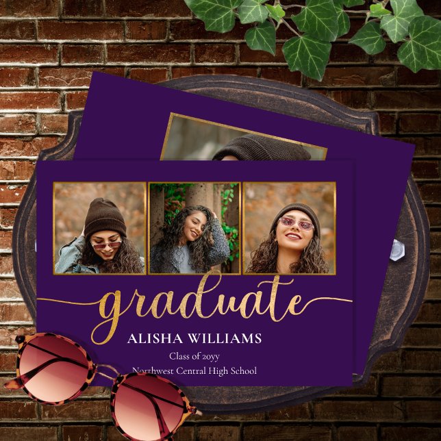Klassbild Elegant Guld Skripttext Student 4, foto  Meddelande (Classy and Elegant Purple and Gold Tone Script Text 4 Photo Collage Graduate Graduation Announcement)