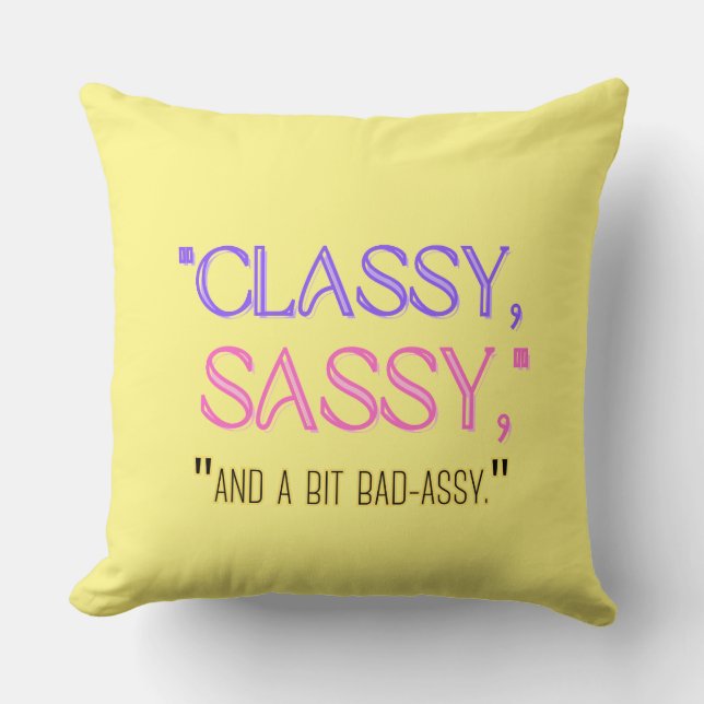 "Klassi, sassy, och lite dåligt." Kudde (Framsida)