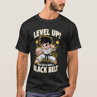 Klassiker Det här barnet är nu svart bälte Karate  T Shirt