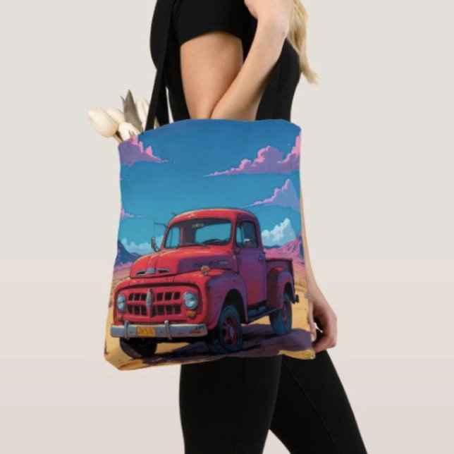Klassisk amerikansk pickup tygkasse (Retro Red Pickup Truck Desert Travel Tote Bag, laminated lining for extra support.  Made in the USA.)