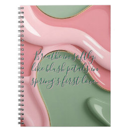 Klassisk anteckningsbok i stilfull grafisk design