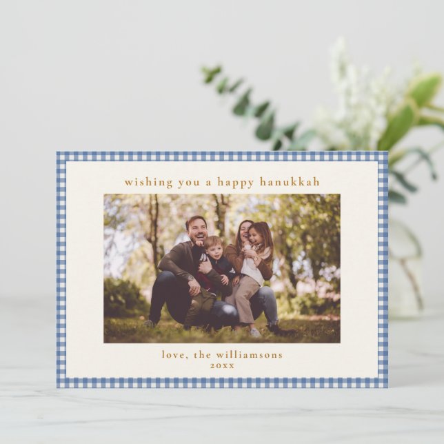 Klassisk blå Gingham familjefoto Hanukkah Julkort (Stående Fram)