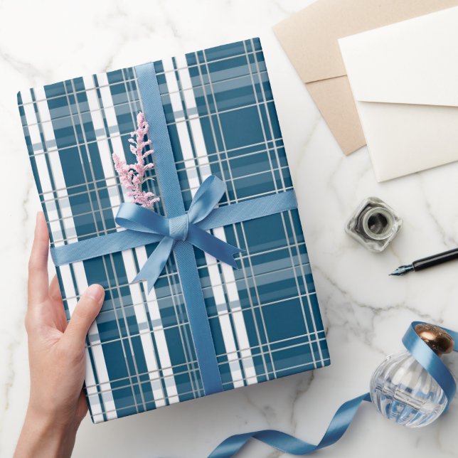 Klassisk blå och vit tartanrutig vinterplagg presentpapper (Gifting)