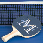 Klassisk Blue I-Anpassningsbar Tri-Färg Monogram o Pingisracket<br><div class="desc">Du kommer att bli vinnare med den klassiska blå paddeln - ett blått yta med ett Tri-Färg Monogram plus personlig anpassning med namn. Kan också ge en underbar gåva till pingpongentusiastiken - titta noga så ser du de tre färg i Monogrammet. Alla designfrågor, skicka bara ett e-postmeddelande till charmdesignstudio@rcn.com så...</div>