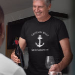 Klassisk Boat Anchor Captains Black T Shirt<br><div class="desc">Kaptenens svarta t-shirt,  som är ett typiskt vit ankare,  och ditt namn och din båt namn i modern vit skrift.</div>