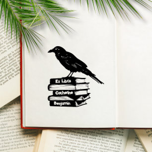 Klassisk bokstapel med Raven ex libris stämpel