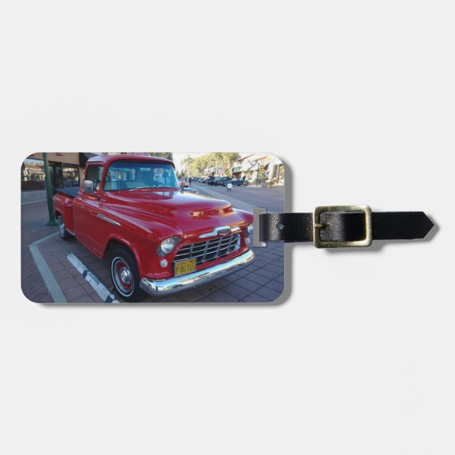 Klassisk Cherry Red Chevy Plocka-Up Lastbil vid bi Bagagebricka (Horisontell Framsida)