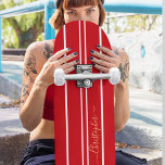 Klassisk Coola Röd och vit Tävla Rand Monogram Mini Skateboard Bräda 18,5 Cm<br><div class="desc">Skapa din egen anpassningsbar, personlig, klassiskt rött och vitt tävla rand, coola, snyggt, klassy elegant faux guld typography-skript, bästa möjliga hårda sten-maple konkurrensformad skateboard-däck. Om du vill anpassa skriver du bara in ditt namn / monogram / initialer. När du lägger till/utformar kan du se en förhandsvisning av hur du skapar,...</div>