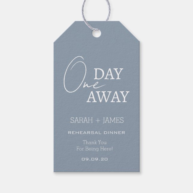 Klassisk dammblått en dag daglig repetitionsmiddag presentetikett (Framsidan)