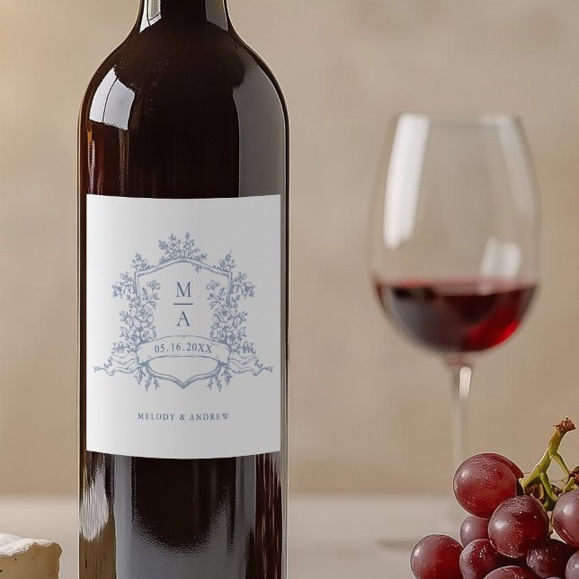 Klassisk Dusty Blue Blommigt Vapensköld Monogram B Vinflaska Etikett (Skapare uppladdad)