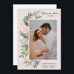 Klassisk Elegant - färgat Blommigt 2-foto |  Spara Datumet<br><div class="desc">De här vackra Spara datumfotokorten har en bohemisk målad blommigt i vit,   rosa,  persika,  blå och grönt. Bakgrunden färg kan anpassas till valfritt färg (både på baksidan och framsidan). Textmallar finns på baksidan av kortet för ytterligare anpassning. Två fotomallar - ett lodrät ett framtill och en vågrät-mall längst bak.</div>