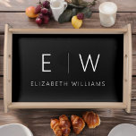 Klassisk Elegant Modern Minimalist Black White Frukostbricka<br><div class="desc">Öka din servisningserfarenhet med vårt klassiska Elegant Modern Minimalist Monogram-serverfack. Den här brickan blandar sömlöst designat tidlös sofistikering med minsta möjliga contemporary och tillför en lite finslipad elegans till din matning och underhållande tillfälle. Den här serveringsbrickan är mer än bara en praktisk fråga. Det är en personlig påstående av förfinad...</div>