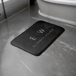 Klassisk Elegant Modern Minimalist Monogram Namn Badrumsmatta<br><div class="desc">Gå in i lyxen med vår klassiska Elegant Modern Minimalist Monogram Bath Mat. Detta förstklassiga badmatt kombinerar sömlöst elegans med contemporary minimalism, vilket höjer badrumsdekorationen till nya höjder. Det här badmattet är mer än bara funktionellt. Det är en påstående av raffinerad smak. Monogrammet för anpassade tillför en personlig beröring och...</div>