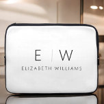 Klassisk Elegant Modern Minimalist Monogram Namn Laptop Fodral<br><div class="desc">Förbättra ditt iPad-stil och skydd med vår klassiska Elegant Modern Minimalist Monogram ipad sleeve. Om du sammanfogar tidlös sofistikering med minimalism för contemporary, ökar detta noggrant designade tillbehör datorupplevelsen. Ipad sleeve är inte bara en praktisk fråga. Det är en personlig påstående av förfinad smak och individualitet. Monogrammet för anpassade ger...</div>