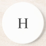 Klassisk Elegant Monogram Underlägg<br><div class="desc">Denna klassiska eleganta moderna minimalistiska monograminitial i sandsten för svart och vitt kombinerar tidlös sofistikation med en modern twist. Med en slank svart-vit färgskala framhäver den ett personligt monogram för en unik, anpassad touch. Perfekt för förhöjda gåvor, utstrålar detta chic och klassisk elegans. Personifiera den med anpassade monograminitialer, färger och...</div>