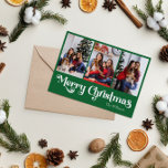 Klassisk enkel Grönt God jul Tre foto Julkort<br><div class="desc">Fira säsongen med den här unika, klassiska, enkla grönten God jul tre fotokort med helgdag med en liten vintage charm. Den minimalistiska utformningen visar upp en grönt av eleganten och en vit palett av färg, och frammanar vinterens mysiga anda. Dess moderna och roligt dragningskraft, parad med den traditionella formuleringen, skapar...</div>