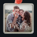 Klassisk fredsutforskad Personlig i FÄRG Julgransprydnad Metall<br><div class="desc">Fira säsongen med detta moderna och snyggt helgdag vykort från Berry Berry Sweet. Finns även i platta kort- och vikta kortformat. Skrivbar digital fil finns på berryberrysweet.com</div>