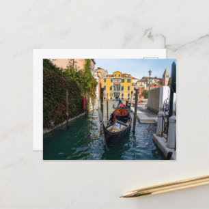 Klassisk Gondol förtöjning i Venedig Vykort
