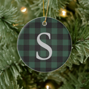 Klassisk grön svart Buffalo Tartan Rutig Monogram Julgransprydnad Keramik