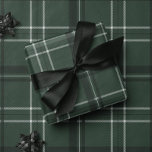 Klassisk grönt för fet helgdag-jägare presentpapper<br><div class="desc">Ett modigt och modernt intag av en klassisk helgdag gör att denna inslagna pappra perfekt är ett sätt för både traditionella och okonventionella presentgivare. Bakgrunden till jägarens grönt med svartvita checkar är chic och snyggt. Kommer att se fantastisk ut på alla dina gåvor under träd perfekt samordnade med din juldekoration....</div>