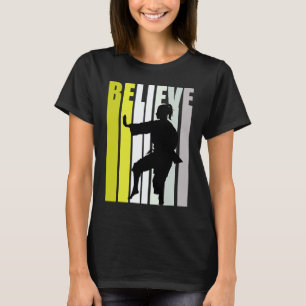 Klassisk Gul Retro Dam Believe Karate Motivering T Shirt