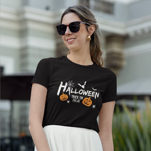 Klassisk Halloween: Bus eller godis T Shirt (Skapare uppladdad)