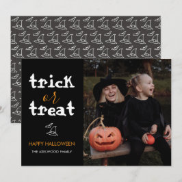 Klassisk Halloween-familjefoto med 'Trick or Treat Julkort
