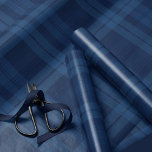 Klassisk helgdag marinblå jul presentpapper<br><div class="desc">Den här klassiska marinblå marinen är perfekten till dina julklappar! Behållan är enkel med den här fet tartan inspirerade mönster som koordinerar med den klassiska helgdag Lea Delaveris Design plaid. Samordning av märkre och klistermärken för gåvor finns också att tillgå och även för annat färg!</div>