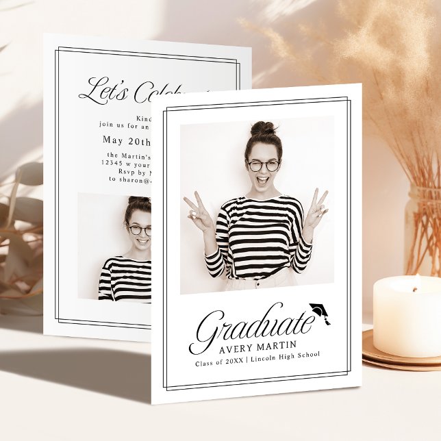 Klassisk inramad elegant skriptfotoexamen inbjudningar (Classic Framed Elegant Script Photo Graduation Invitation)