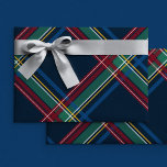 Klassisk julklappad färgstark helgdag presentpapper<br><div class="desc">Denna klassiska pappra julomslutning är ett underbart sätt att samordna alla era gåvor under träd. Med en fet kontroll av marin, grönt, rött, guld och blått är denna tartaninspirerade utformning festlig och snyggt och kan användas ensam eller paras med andra pappra helgdag. Skapat av Lea Delaveris Design finns denna färgstarka...</div>