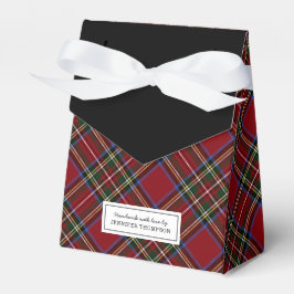Klassisk julpresent i rött tartanmönster presentaskar