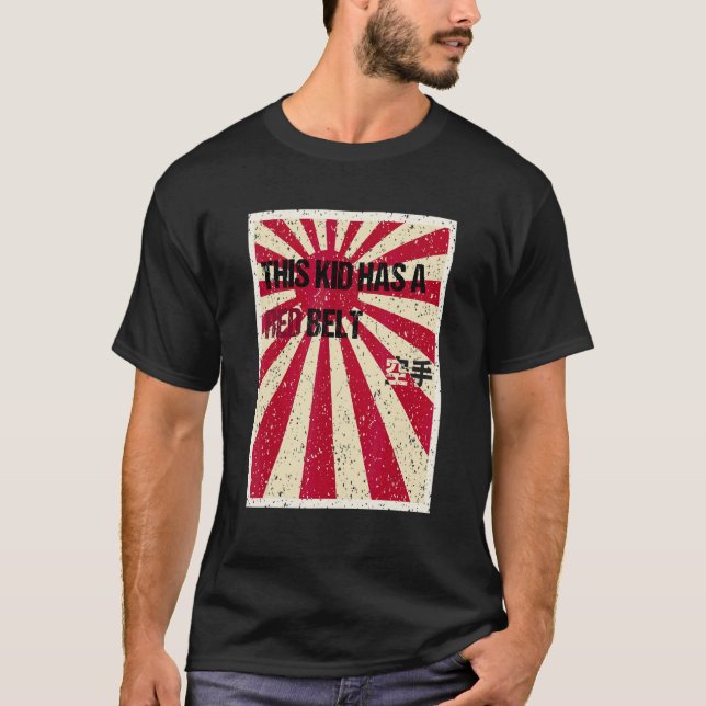 Klassisk karate röd bälte ungdom t shirt (Framsida)