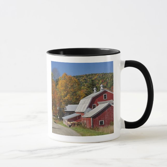 Klassisk lantlig lada och väg, White Mountain Mugg (Höger)