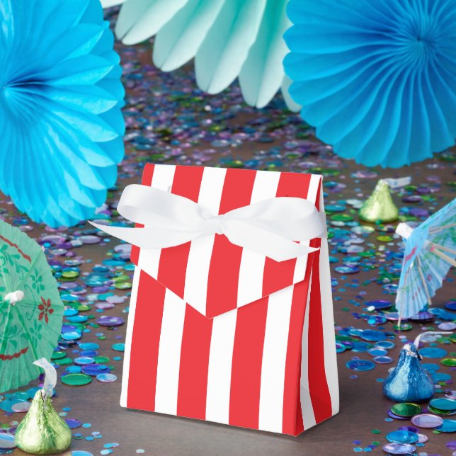 Klassisk liten tält med röda och vita ränder presentaskar (Part)