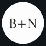 Klassisk minimal Anpassningsbar Monogram Bröllop Runt Klistermärke<br><div class="desc">Upptäck det väsentliga i sofistikerad enkelhet med vår emblem "Classic Minimalist Anpassningsbar Monogram Bröllop Classic Round Sticke". Den här utformningen förkroppsligar det moderna parets kärlek för minimalistisk elegans och ger deras union ett tidlöst svart och vitt monogram. Varje detalj är väl genomtänkt, från det klassiska teckensnittet till den runda bakgrunden,...</div>