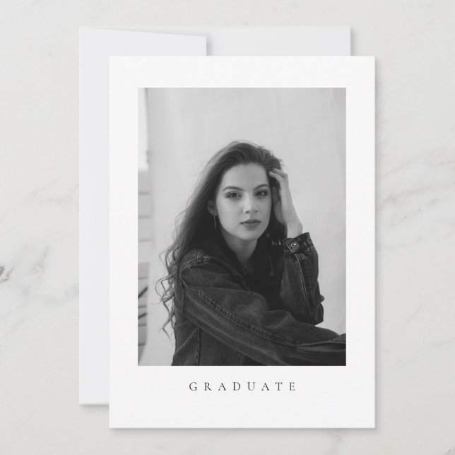 Klassisk minimalistisk examensfotoinbjudan (Framsida)