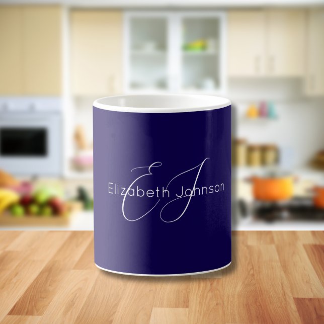 Klassisk minimalistisk namn-monogramblå och vit kaffemugg (Skapare uppladdad)