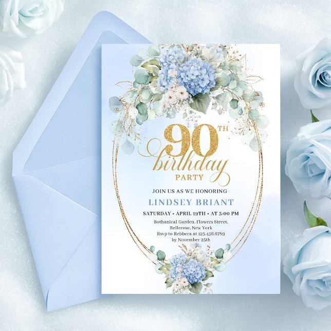 Klassisk mjuk blå blomstergestaltning 90-års födel inbjudningar (Classic Soft Blue Floral 90th Birthday Invitation)