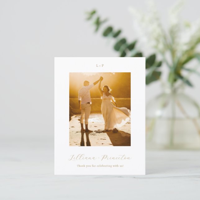 Klassisk Neutral Monogram Elegant Bröllop Tack Kort (Stående Fram)
