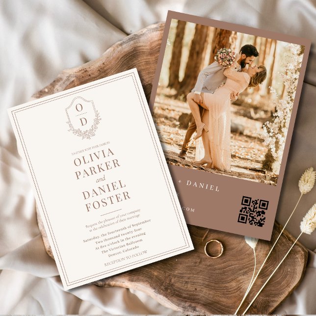 Klassisk QR-Vapensköld, Mocha Brown Photo Bröllop Inbjudningar (Skapare uppladdad)