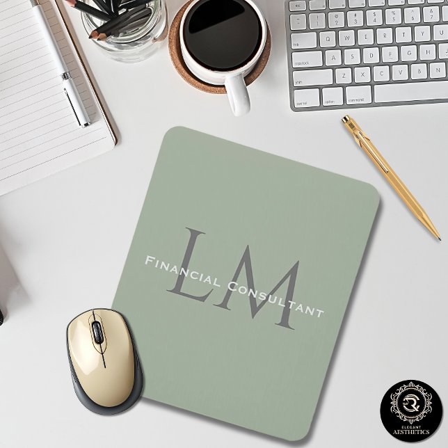 Klassisk Sagegrön Monogram Arbetsplatsaccent Mus Musmatta (Classic Sage Green Monogram Workspace Accent Mouse Pad)