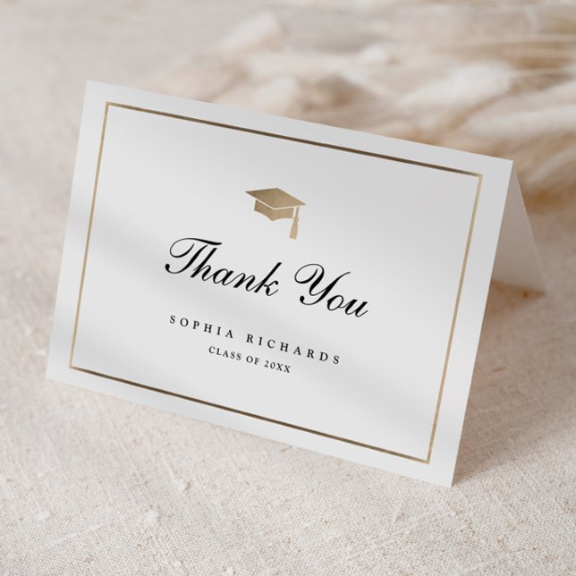 Klassisk Skrift  Svart och Guld Examen Tack Kort (Classic black and gold formal script graduation thank you card.)