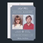 Klassisk stil för Kid Photos Old school| Dusty Spara Datumet<br><div class="desc">Skicka moderna "old school-foto" i stil,  med dina barndomsbilder!  Bakgrunden till färg kan enkelt anpassas till vilken färg som helst - både framifrån och bakåt. Visas: dammblått.  Modern vit rand-design på baksidan.</div>