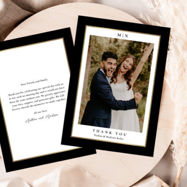 Klassisk svart och guld bröllopsfoto tack kort (Elegant black and gold wedding photo thank you card.)