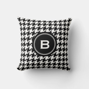 Klassisk svart och vit houndstooth med monogram kudde